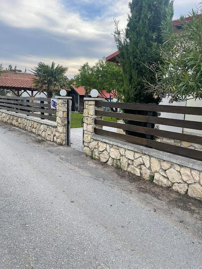 Gospodarstwo wiejskie Pensjonat Karaiskaki Beach House Nea Kallikrateia